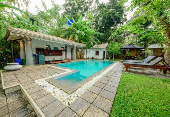 Villa Lotus has Smoking/Balcony rooms