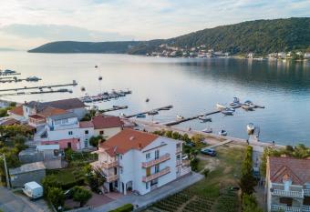 Apartment Tomuli   Jasna i Miljenko has Balcony rooms