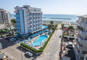 Hotel Concord has Balcony rooms