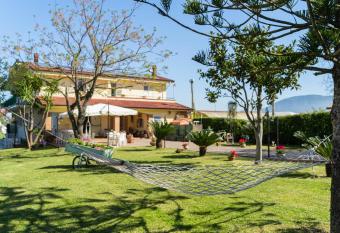 Villa Brunella has Balcony rooms