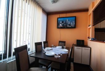 Apartment Sarajevo Center Drvenija has rooms with a private hot tub