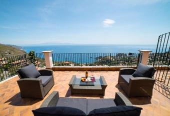 Villa Sofia has Balcony rooms