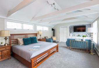 Hartstone Inn allows 18 year olds to book a room