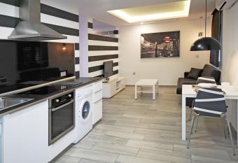 Conil Red-Black Apartment allows 18 year olds to book a room