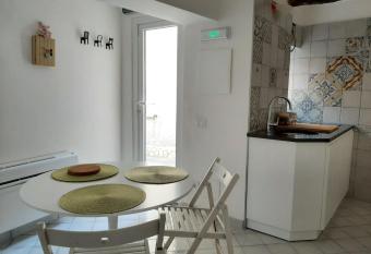 Casa Sophia allows 18 year olds to book a room