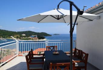 Apartmani Luan has Balcony rooms