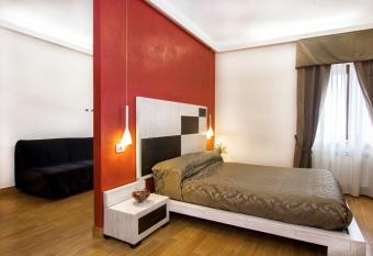 Agriturismo Il Falco has rooms with a private hot tub