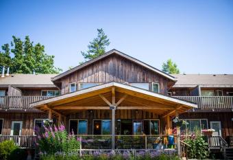 Kiwi Cove Lodge allows 18 year olds to book a room