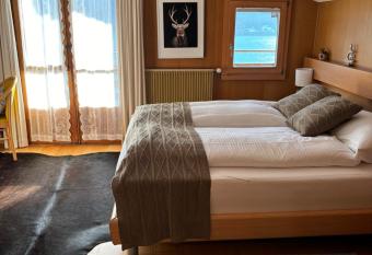 Alpina Boutique Hotel Ringgenberg has Balcony rooms