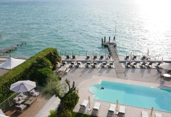 AQVA Boutique Hotel (Adults Only) allows 18 year olds to book a room