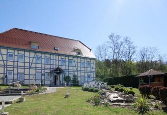 Feriendorf Slawitsch allows 18 year olds to book a room