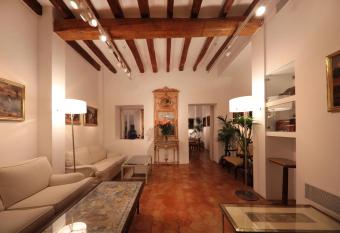 AH Art Hotel Palma allows 18 year olds to book a room