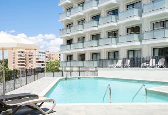 tent Torremolinos allows 18 year olds to book a room