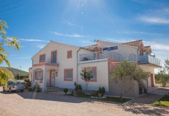 Gabi Rooms & Studio Apartment has Balcony rooms