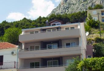 Apartment Perica has Balcony rooms