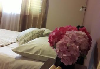 Apartments Ant has Balcony rooms