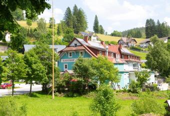 Gasthof zur Post has Balcony rooms