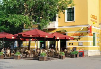 Corner Hotel & K  v  h  z has Balcony rooms