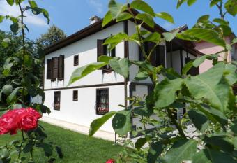 Aslibey Kona  i - Adults Only allows 18 year olds to book a room