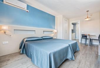 Veramar Aparthotel has Balcony rooms