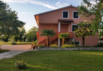 Apartments Davor allows 18 year olds to book a room