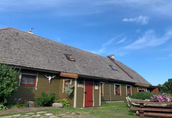 Muha Beach Holiday Home allows 18 year olds to book a room