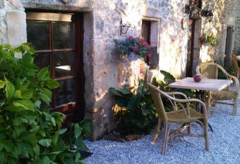 Gites les Lignons has Balcony rooms