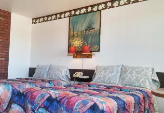 American Inn Motel Canon City allows 18 year olds to book a room