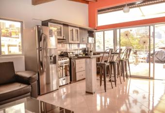 Calle 10 Suites has rooms with a private hot tub