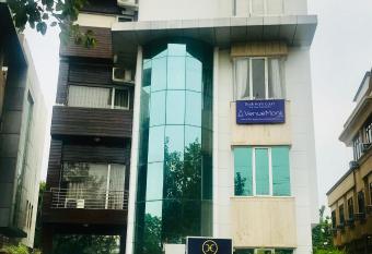 Hotel Haris MG Road Gurugram allows 18 year olds to book a room