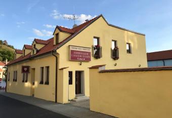 Garni pension U svat  ho Urbana allows 18 year olds to book a room