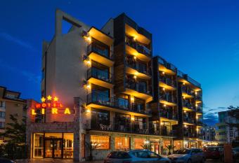 Hotel Lira allows 18 year olds to book a room