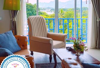 The Bridge Residence Hotel has Balcony rooms