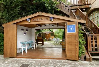 Albergue Jakue allows 18 year olds to book a room