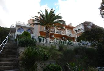 Apartments Kapetan Jure has Balcony rooms