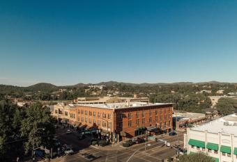 Hotel St. Michael, BW Premier Collection allows 18 year olds to book a room
