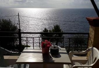 Sol e Mar Sea Side View Guesthouse has Balcony rooms