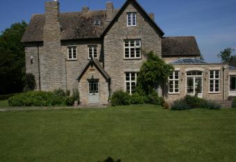 Helmdon House Bed and Breakfast allows 18 year olds to book a room