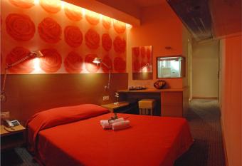 Palladion Boutique Hotel has rooms with a private hot tub