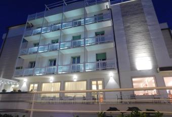 Hotel Oceano allows 18 year olds to book a room