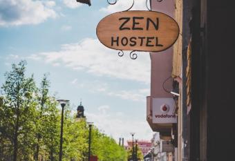 Zen Hostel has Balcony rooms