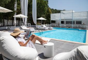 Racconto Boutique Design Hotel (Adults Only) allows 18 year olds to book a room