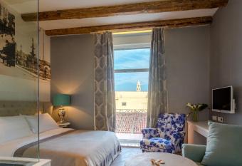 Procurator 7 Luxury Rooms allows 18 year olds to book a room