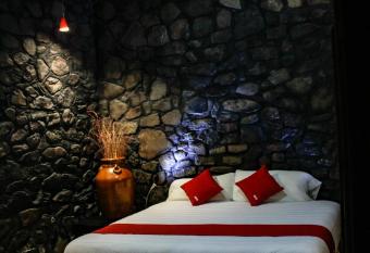 Hotel Boutique Don Porfirio allows 18 year olds to book a room