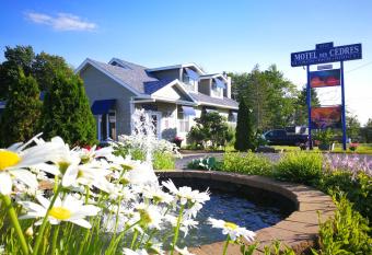 Motel des Cidres allows 18 year olds to book a room