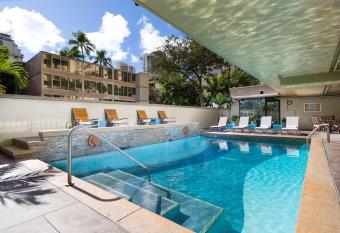 Ohia Waikiki Studio Suites allows 18 year olds to book a room