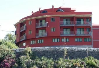 Aparthotel El Gale  n allows 18 year olds to book a room