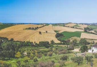 Locanda Belvedere has rooms with a private hot tub