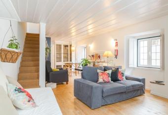 Casa da Ferradura allows 18 year olds to book a room