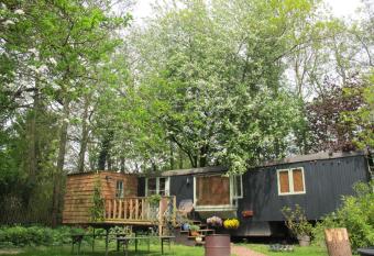 Woonwagen Wadkovice has Balcony rooms